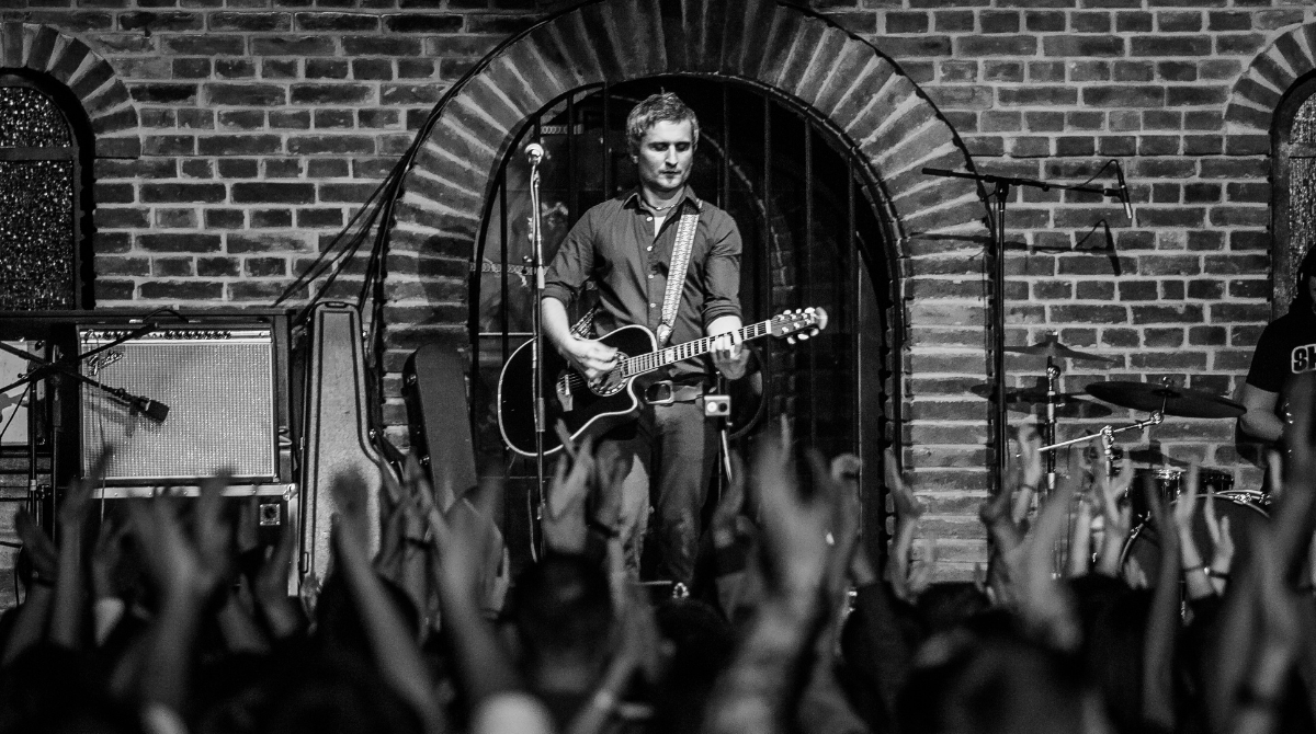 Віктор Винник і гурт МЕРІ презентували пісню "Victoria" до дня перемоги