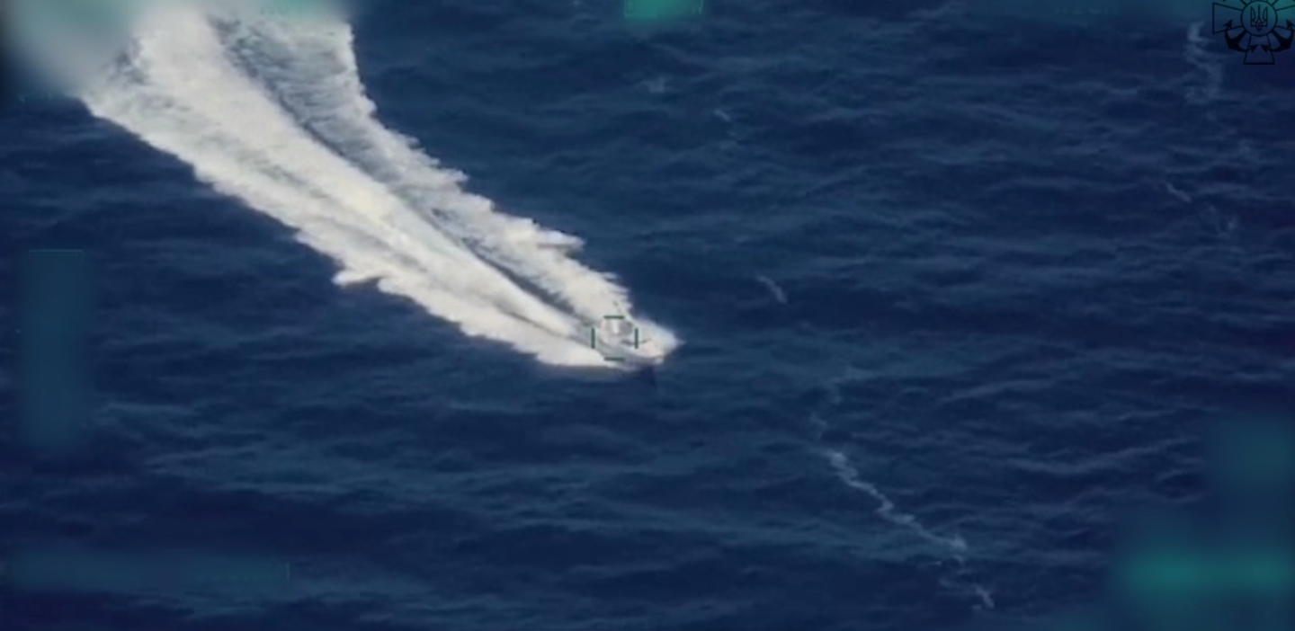 У ЗСУ показали на відео, як Байрактар знищив два російські катери типу Раптор