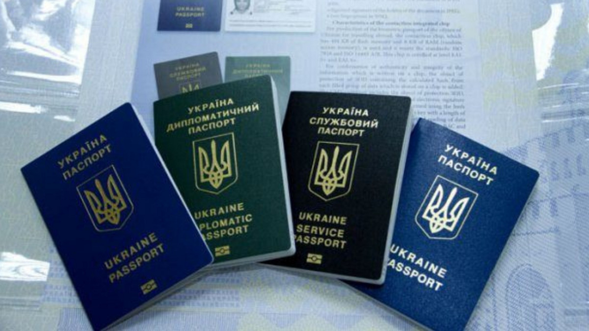 Відтепер закордонний та внутрішній паспорти оформлятимуть одночасно – прем'єр Шмигаль - фото 1