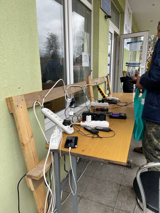 Голова Мінцифри показав, як у Гостомелі працює Starlink - фото 505026