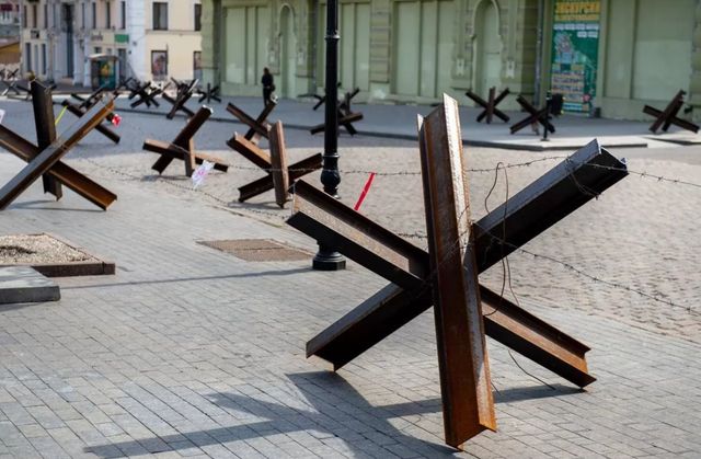 Українців штрафуватимуть за порушення комендантської години та режиму світломаскування - фото 505145