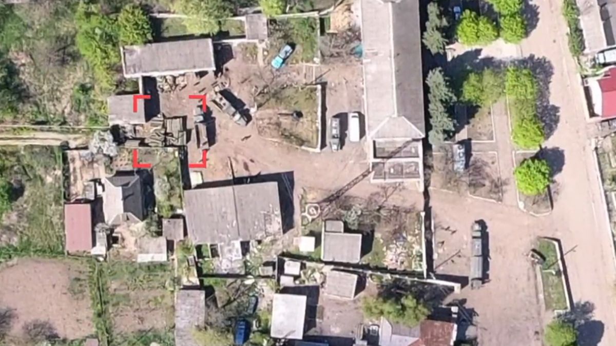 Дивіться, як український безпілотник Каратель розтрощив базу окупантів з арсеналом ракет - фото 1