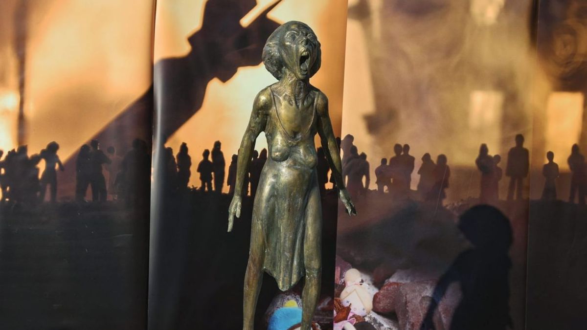Крик української матері: у Болгарії встановили скульптуру навпроти радянського пам'ятника - фото 1