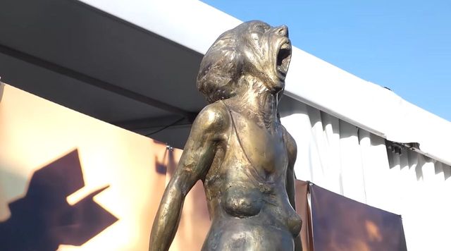 Крик української матері: у Болгарії встановили скульптуру навпроти радянського пам'ятника - фото 505254