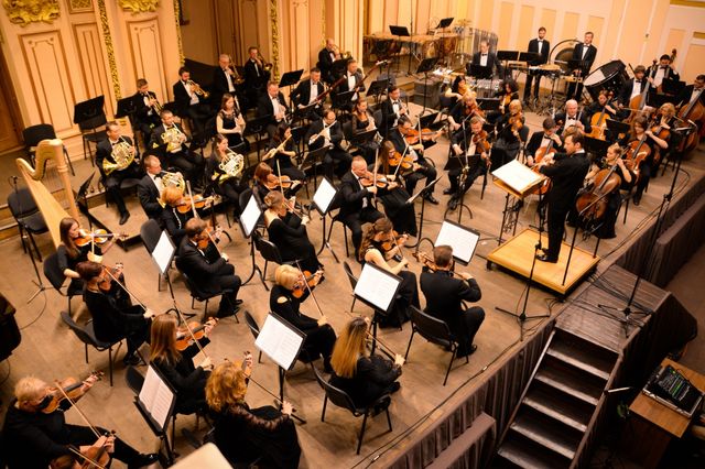 Українські музи не мовчать: Львівська філармонія запрошує на фестиваль 'Віртуози' - фото 505390