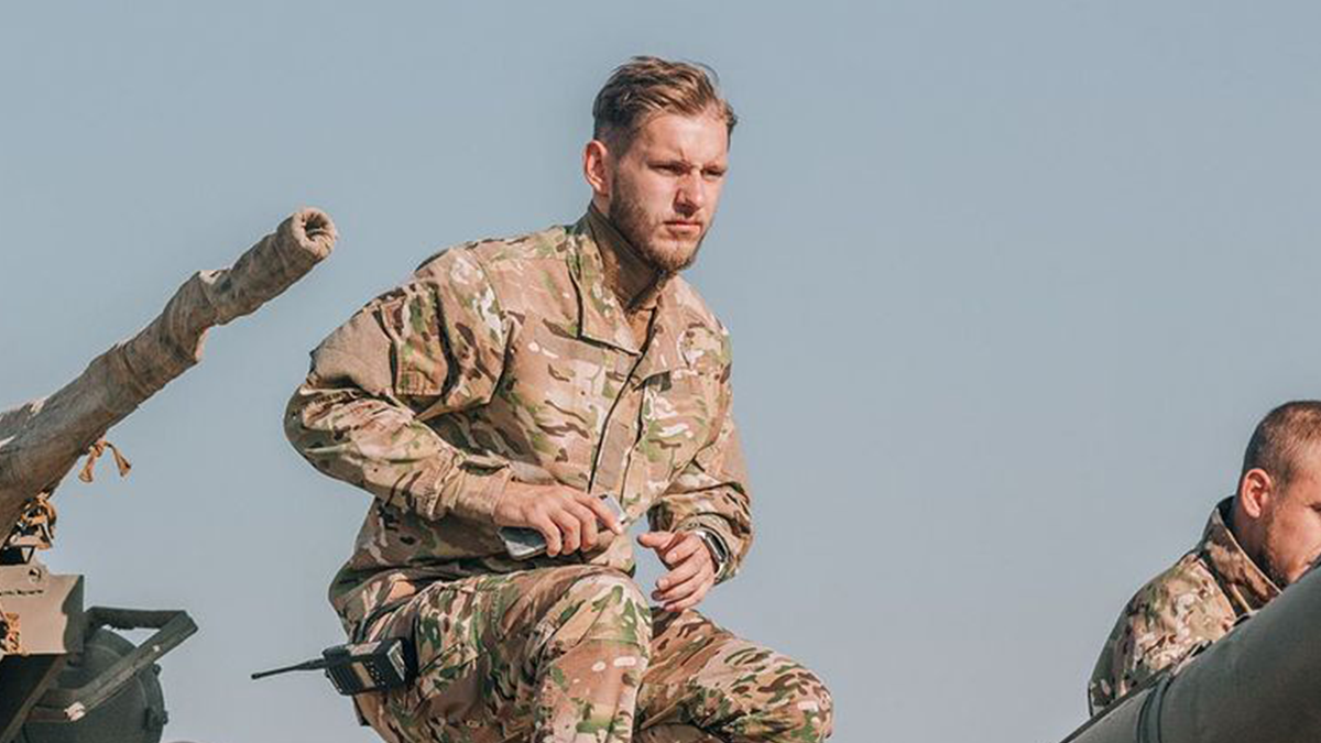 Захисник "Азовсталі" зворушливо переспівав "Stefania" під звуки вибухів - фото 1