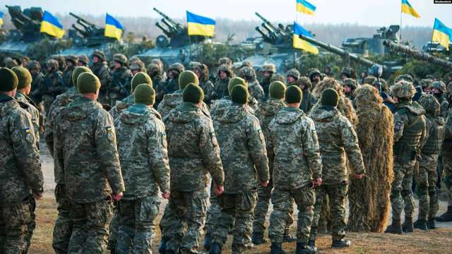Скільки військовослужбовців зараз обороняють Україну: відповів Зеленський - фото 505785
