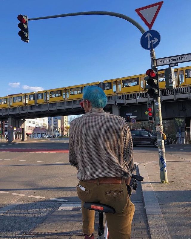 В Instagram стає популярним акаунт з фото, на яких можна скрізь роздивитися прапор України - фото 505843