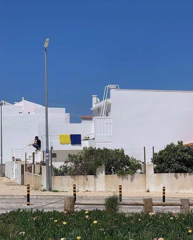 В Instagram стає популярним акаунт з фото, на яких можна скрізь роздивитися прапор України - фото 505848