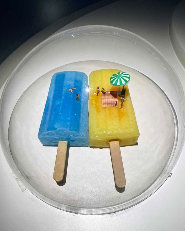 В Instagram стає популярним акаунт з фото, на яких можна скрізь роздивитися прапор України - фото 505849