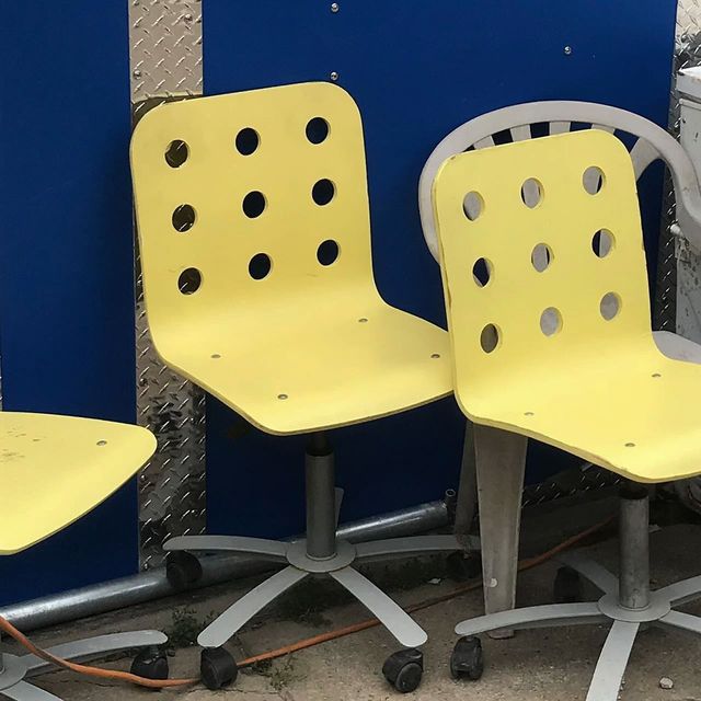 В Instagram стає популярним акаунт з фото, на яких можна скрізь роздивитися прапор України - фото 505851