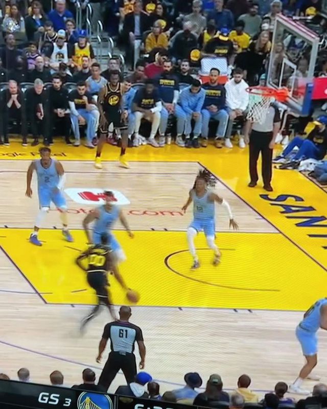 В Instagram стає популярним акаунт з фото, на яких можна скрізь роздивитися прапор України - фото 505852