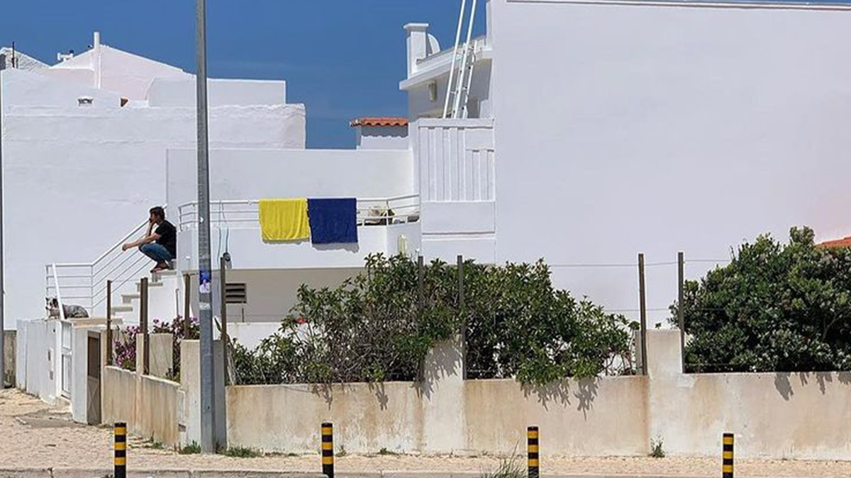 В Instagram стає популярним акаунт з фото, на яких можна скрізь роздивитися прапор України