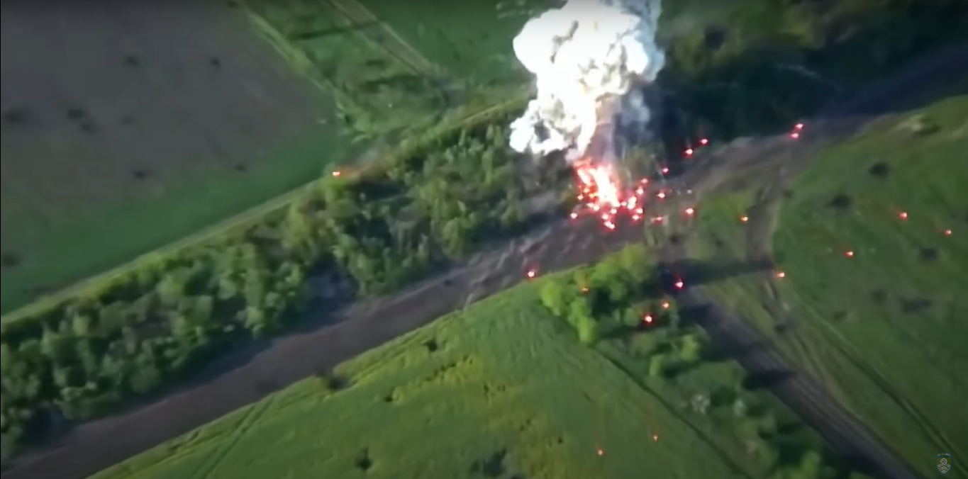 Ласкаво просимо у пекло: воїни ЗСУ ефектно знищили ворожу БМП – відео