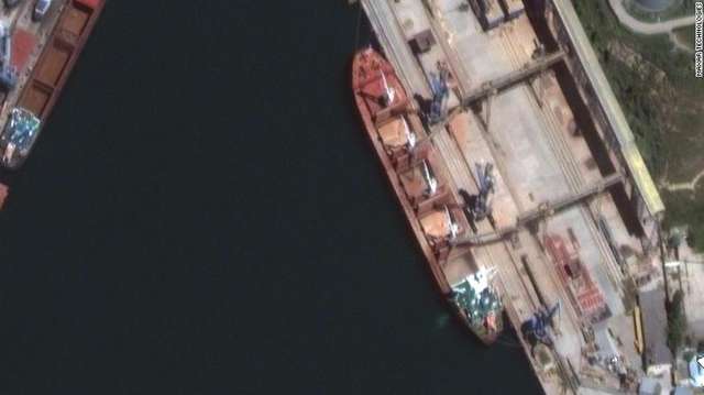 Американські супутники сфотографували кораблі Росії з викраденим українським зерном - фото 506033