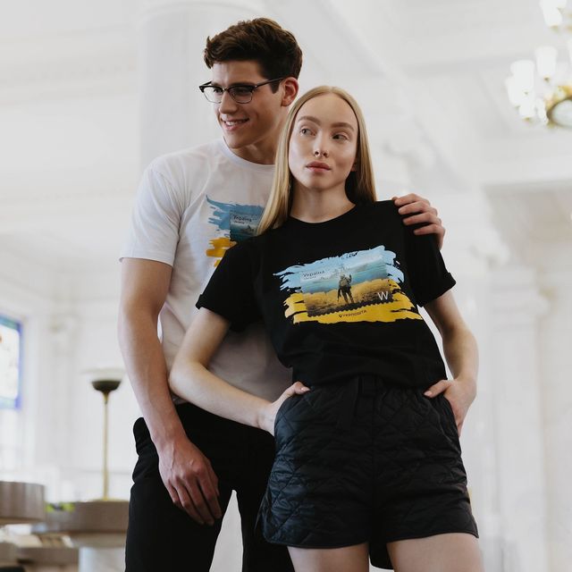 Укрпошта представила мерч із зображенням марки з тим самим потопленим російським кораблем - фото 506120