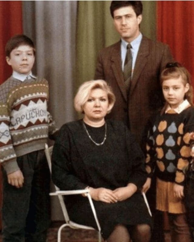 Архівне сімейне фото Тіни Кароль - фото 506147