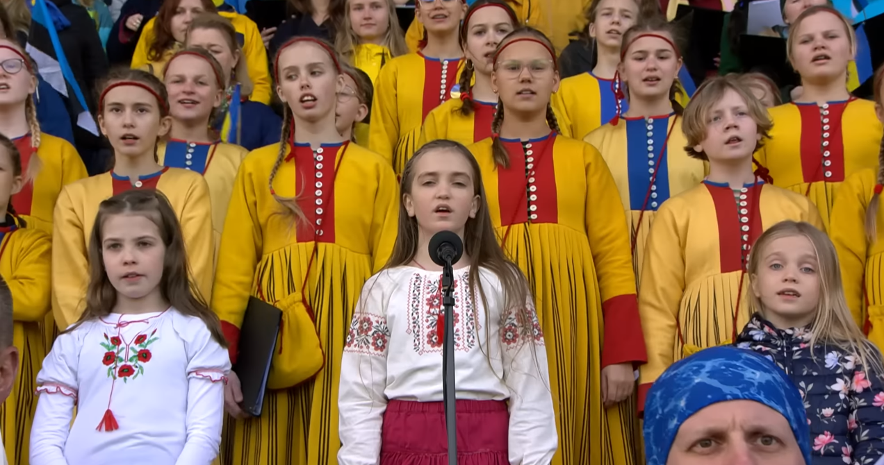 "Ой на лузі червона калина" зазвучала по-новому у виконанні хору в тисячу голосів