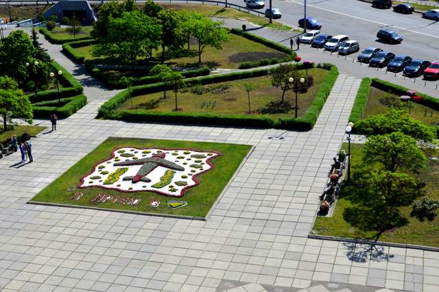 У Києві створили квітник у вигляді українського літака 'Мрія' - фото 506262