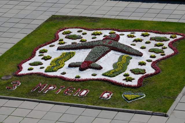 У Києві створили квітник у вигляді українського літака 'Мрія' - фото 506263