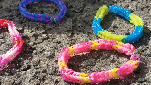 10-річний харків'янин продавав браслети та зібрав для ЗСУ 7 тисяч гривень - фото 506289