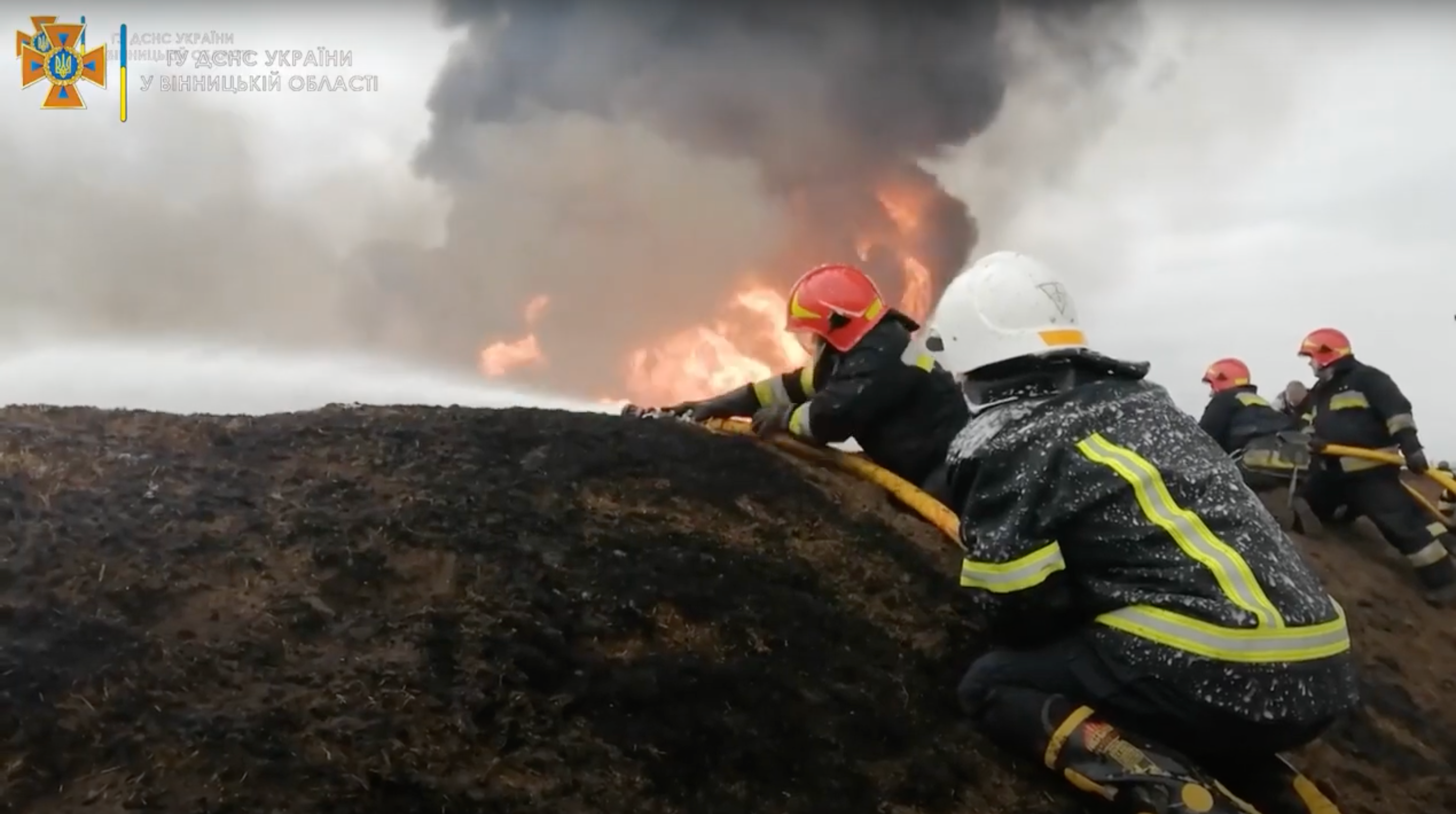 Вінницькі рятувальники переспівали пісню "Батько наш Бандера" (відео) - фото 1