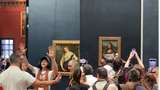"Мона Ліза" у торті: вандал у перуці влаштував переполох в Луврі