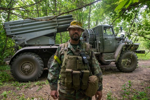 Дивіться, як українські артилеристи атакують ворога: серія фото - фото 506504