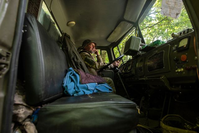 Дивіться, як українські артилеристи атакують ворога: серія фото - фото 506508