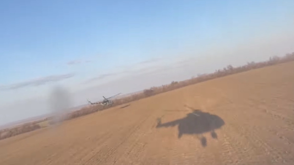 Як українські гелікоптери проривалися на "Азовсталь": відео героїчної місії - фото 1