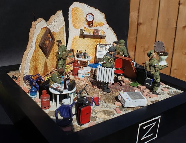 Литовець створив мініатюру російських мародерів, і анонсував аукціон на підтримку України - фото 506589