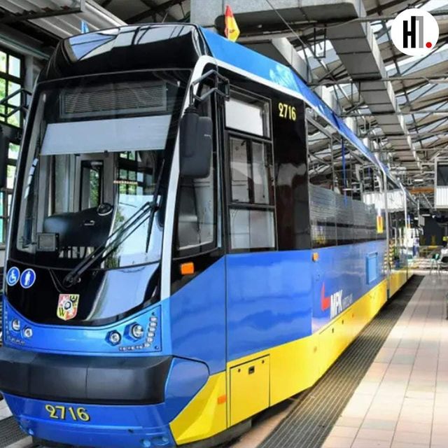 У Празі 'захистили' пам'ятник Шевченку, а у Вроцлаві запустили жовто-синій трамвай - фото 506593