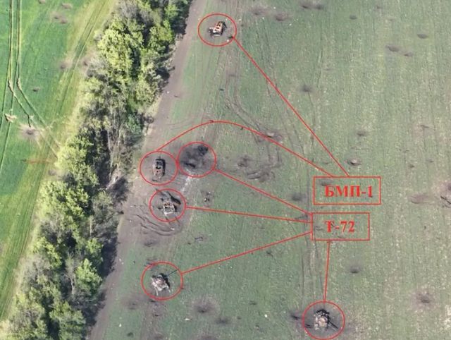 ЗСУ показали знищення колони російської бронетехніки з висоти пташиного польоту: відео - фото 506627