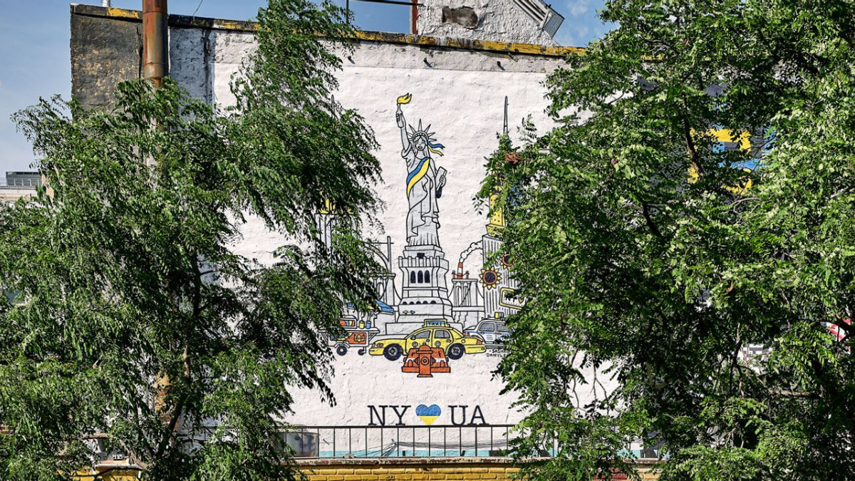 Український художник створив у Нью-Йорку мурал на підтримку України - фото 1
