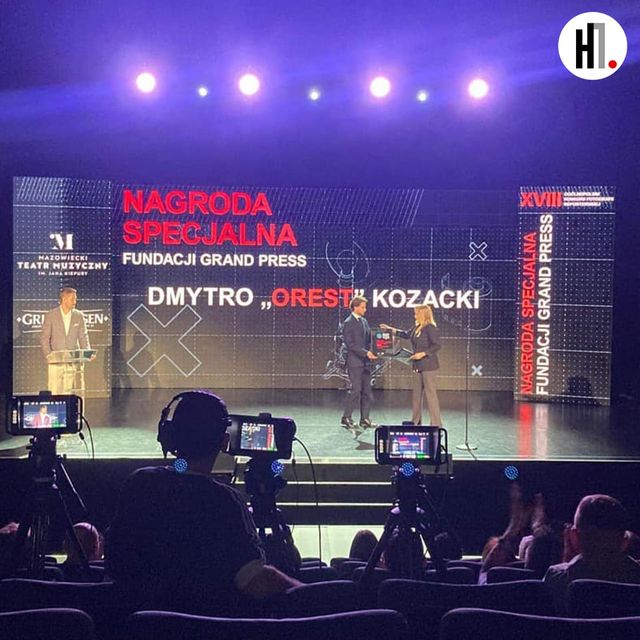 Автору незабутніх фото з Азовсталі присудили нагороду Grand Press Photo 2022 - фото 506781