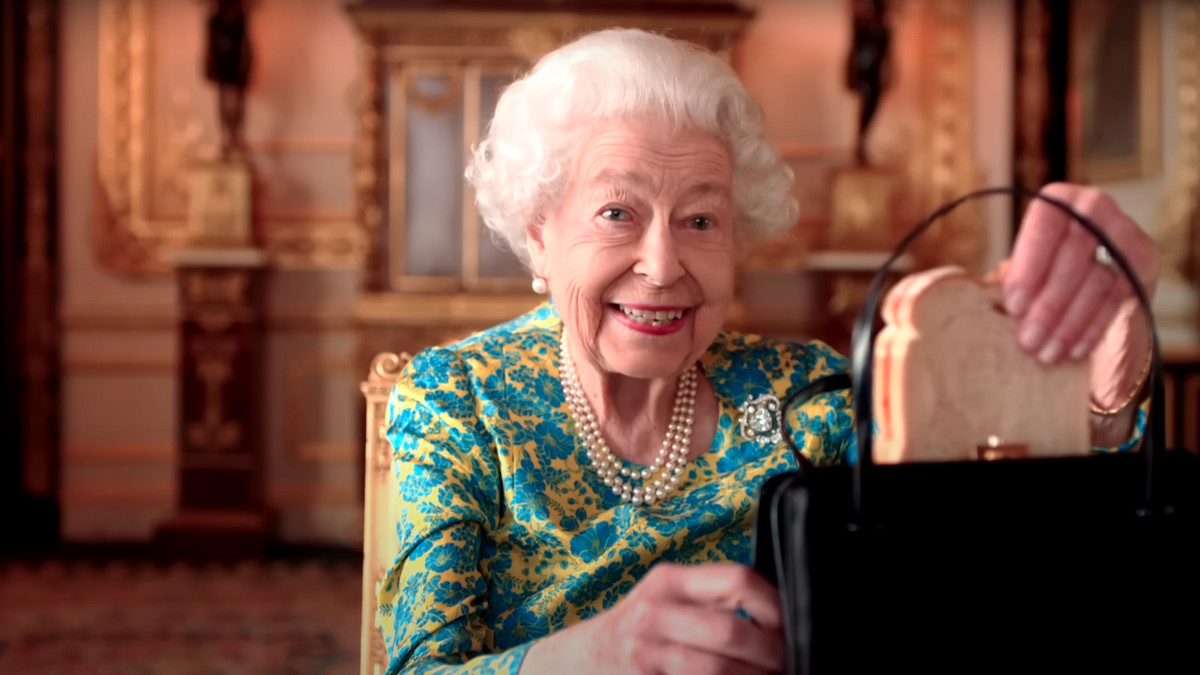 Кумедне відео з Єлизаветою ІІ та Паддінгтоном - фото 1