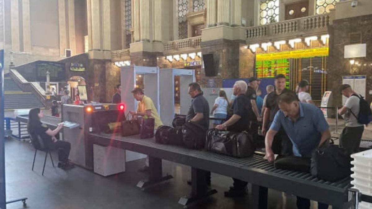 На залізничному вокзалі у Києві встановили металошукачі - фото 1