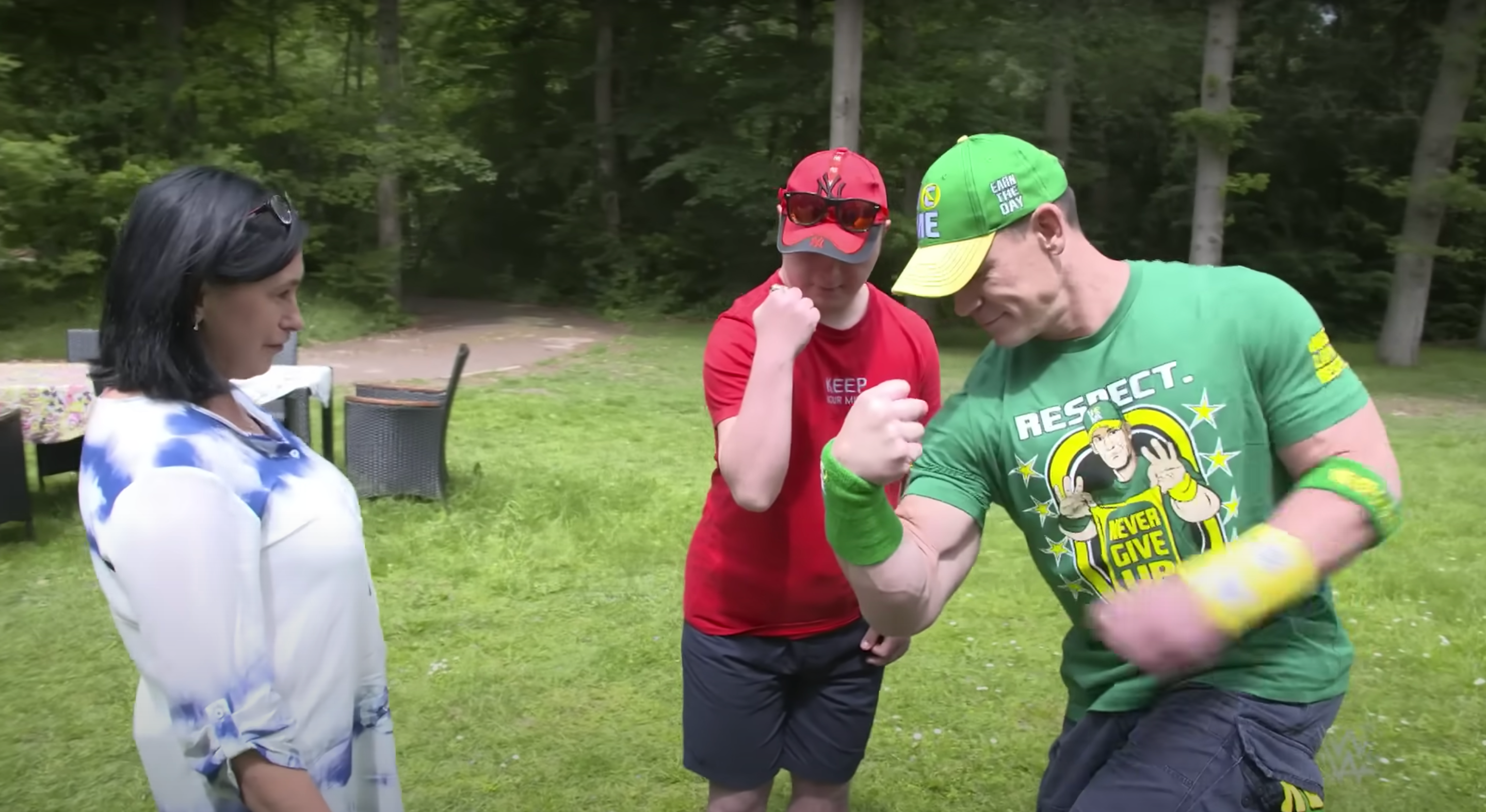 Джон Сіна приїхав до українського хлопчика, який виїхав із Маріуполя - фото 1