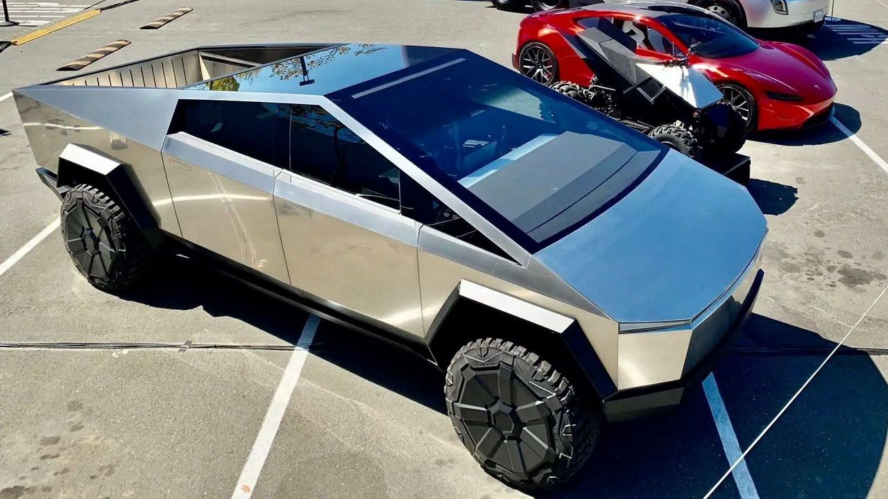 Фотошпигуни розсекретили інтер'єр пікапа Tesla Cybertruck: фото салону