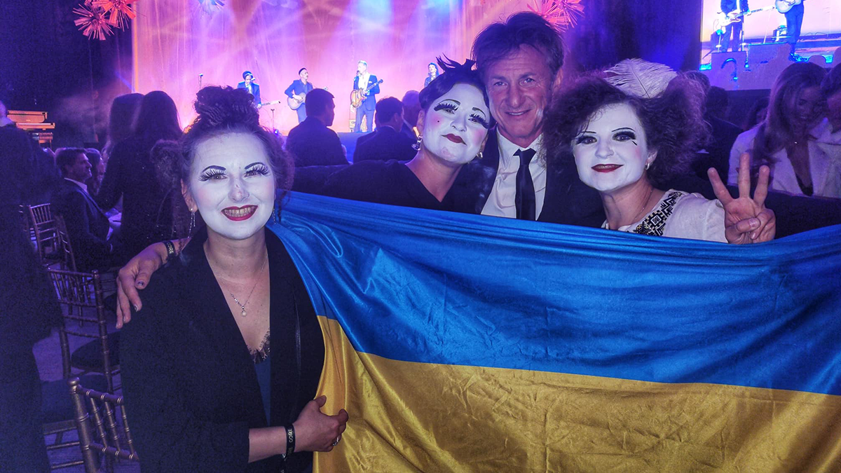 Український гурт Dakh Daughters зібрав круглу суму для України на концерті Шона Пенна