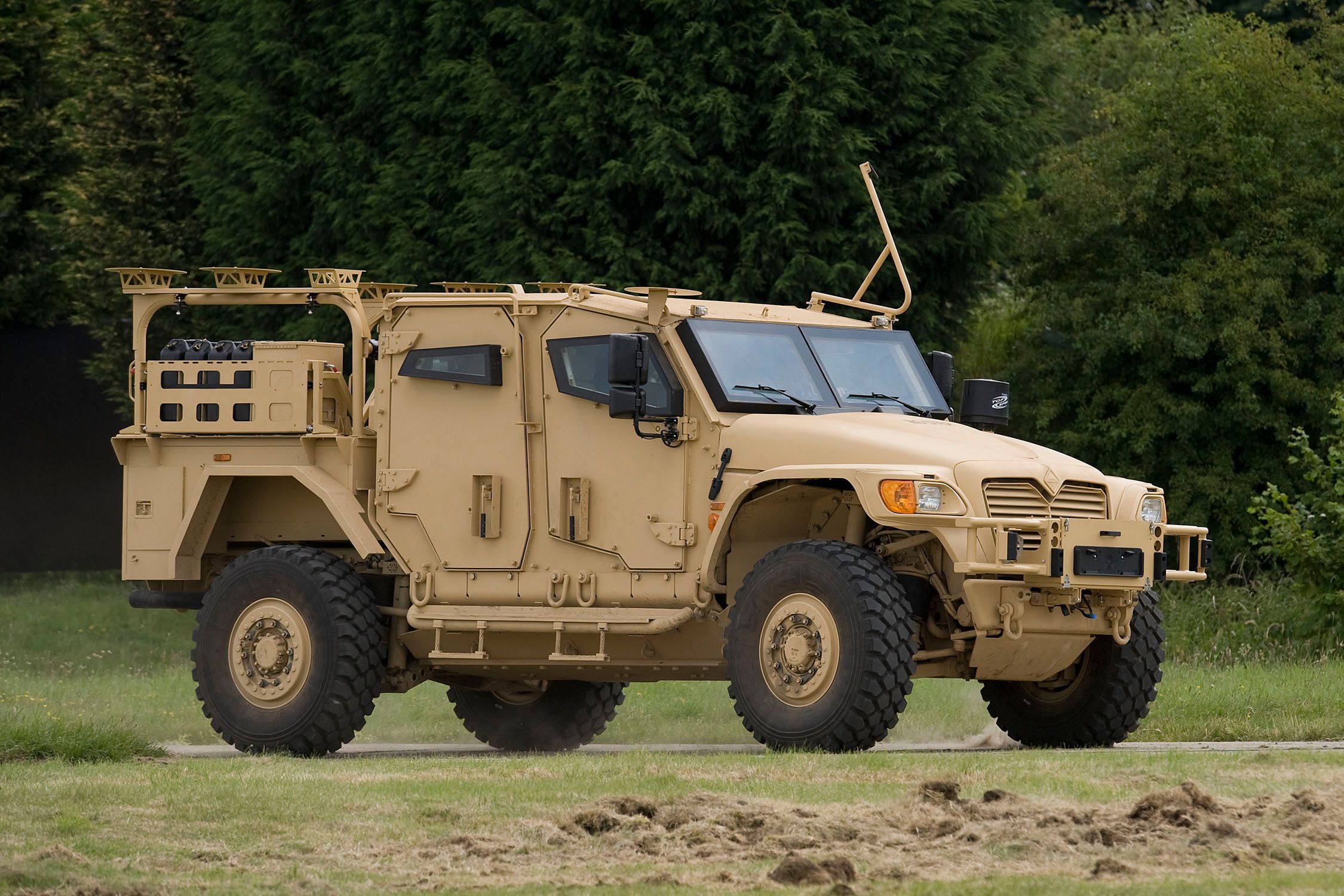 Британські бронемашини Husky доставили в Україну: як виглядає іноземна техніка