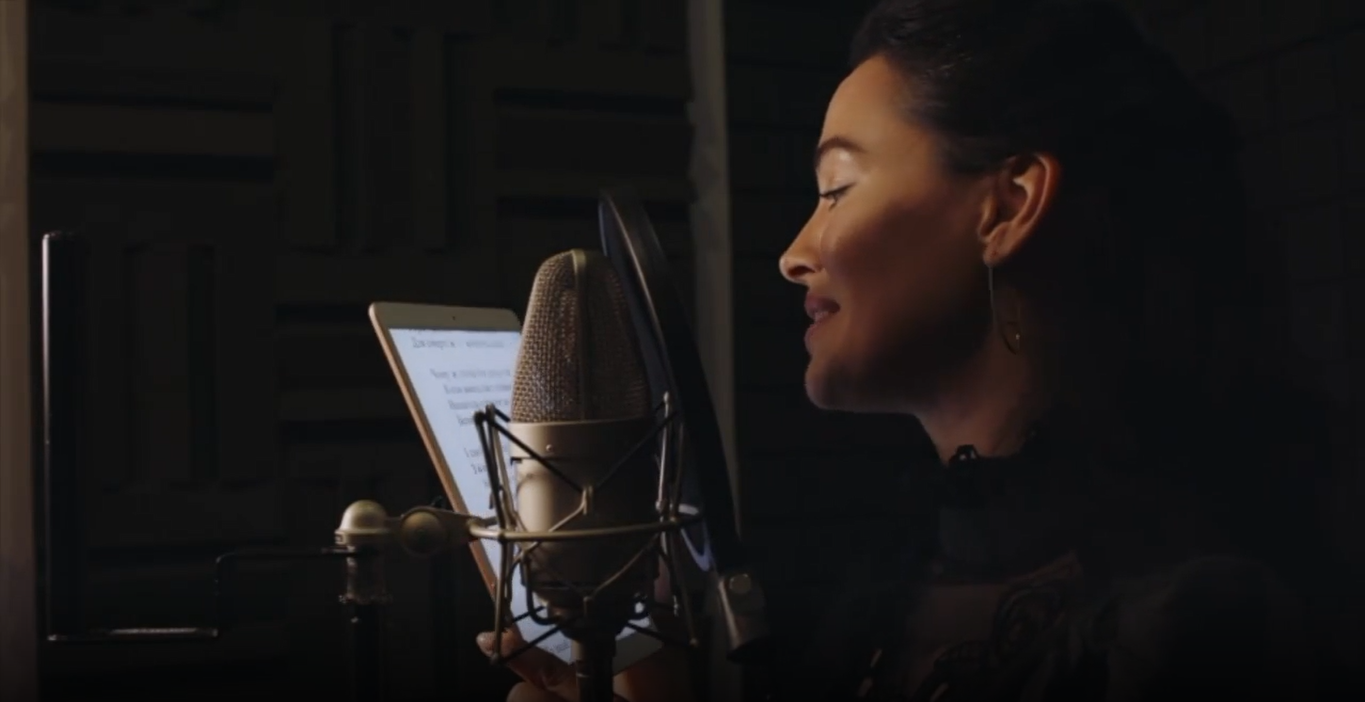 Даша Астаф'єва зачитала вірш "Чари ночі" - фото 1