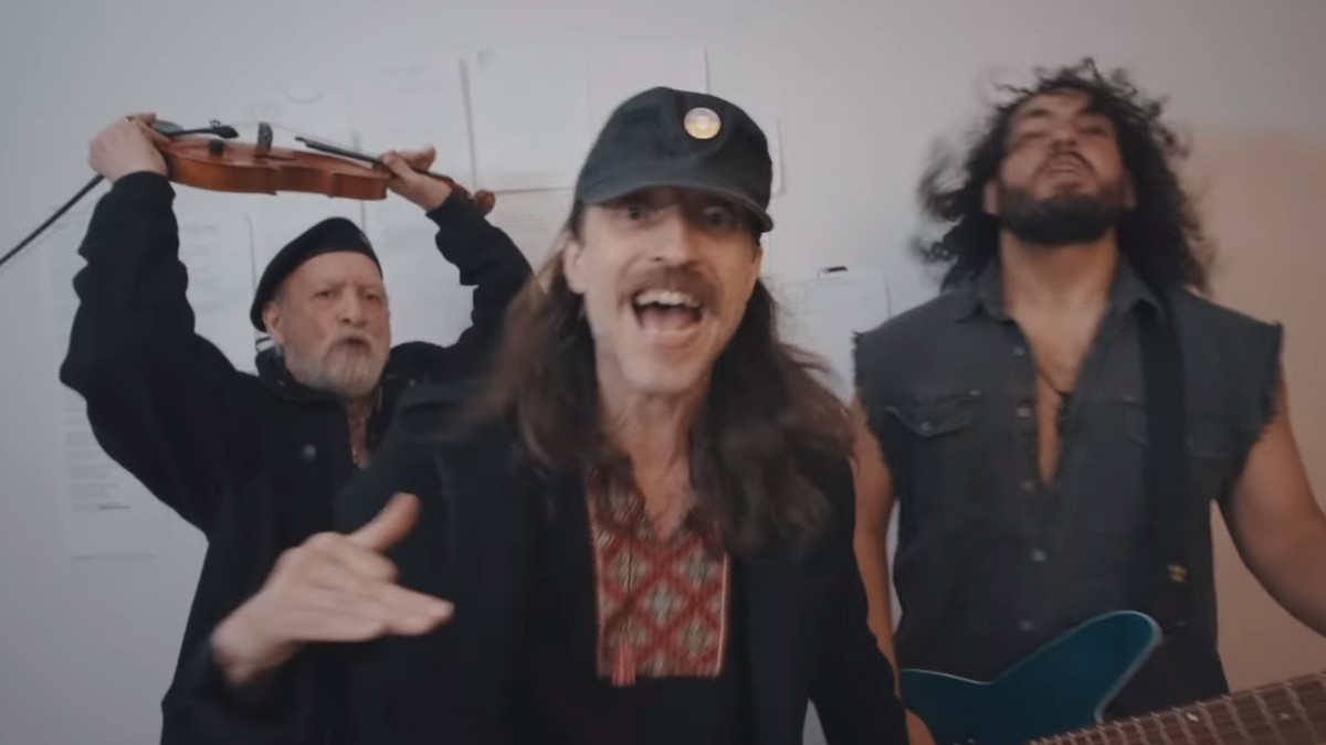 Американські рокери з гурту Gogol Bordello заспівали українською про тероборону - фото 1