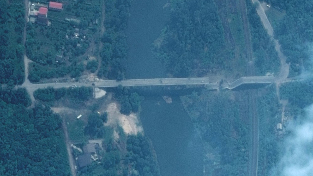 На свіжих супутникових знімках показали зруйновані окупантами мости біля Сєвєродонецька - фото 1