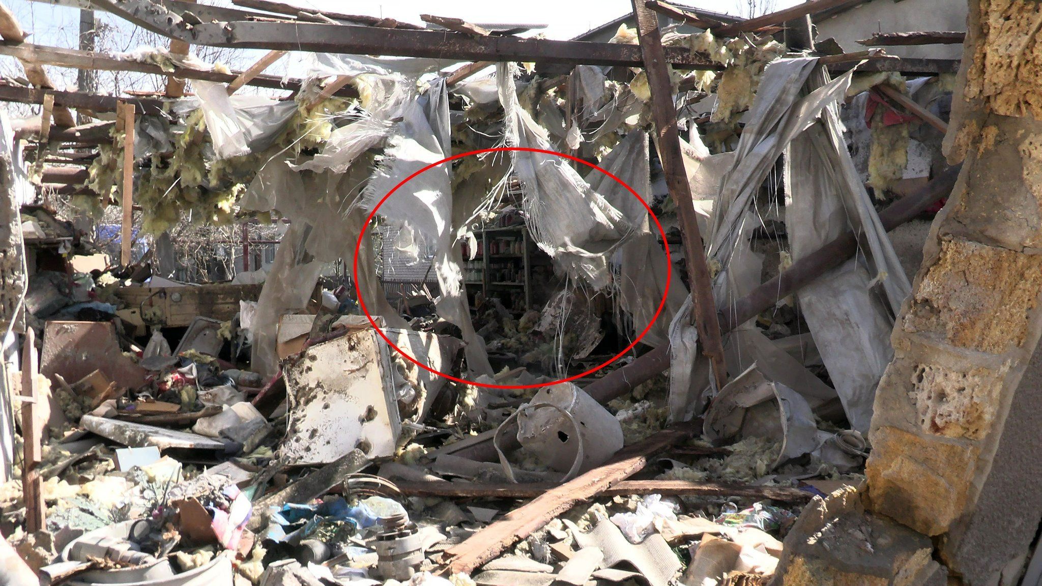 До символів незламності: бійці показали вцілілі банки з консервацією на Миколаївщині