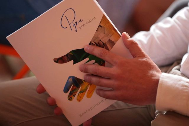 У Львові зібрати 30 тисяч євро під час виставки-аукціону 'Руки для мами' - фото 507739