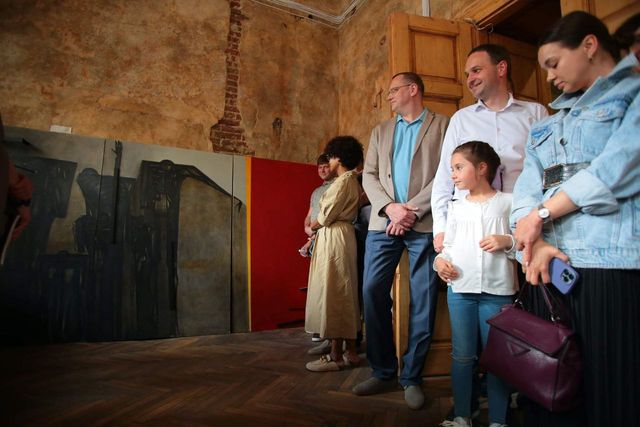 У Львові зібрати 30 тисяч євро під час виставки-аукціону 'Руки для мами' - фото 507741