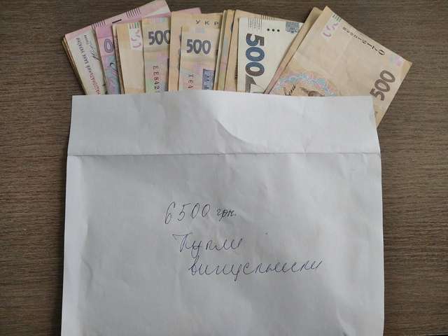 Випускники одного з Волинських ліцеїв передали гроші на потреби ЗСУ - фото 507761