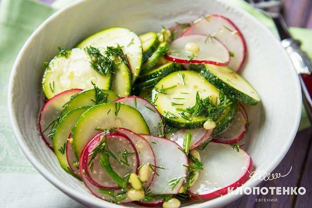 Легкий овочевий салат: цікавий рецепт від шеф-кухаря - фото 507782