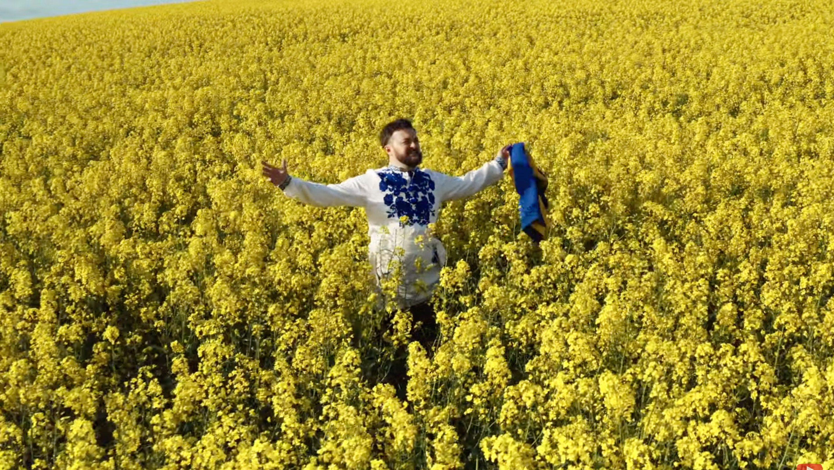 Ми з України: наші зірки виконали потужний хіт літа 2022 року